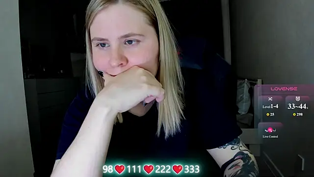 Snapshot of Olivia_Munk chatting on May 22, 4:01 pm Olivia Munk online show from May 22, 4:01 pm