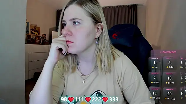 Snapshot of Olivia_Munk chatting on May 26, 3:57 am Olivia Munk online show from May 26, 3:57 am