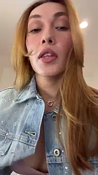 Snapshot of MichelleFerry_ chatting on November 10, 2:10 am MichelleFerry online show from November 10, 2:10 am