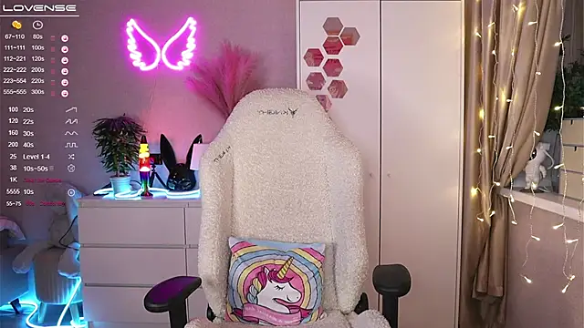 Break-me-Shake-me online show from January 29, 1:37 am