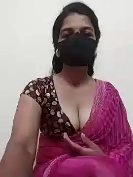 Snapshot of Shuttii_25 chatting on December 23, 4:44 am Shuttii 25 online show from December 23, 4:44 am