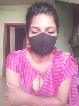 Snapshot of Shuttii_25 chatting on November 12, 4:24 am Shuttii 25 online show from November 12, 4:24 am