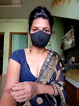 Snapshot of Shuttii_25 chatting on March 23, 4:49 am Shuttii 25 online show from March 23, 4:49 am