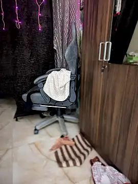 Snapshot of PARI_Hun chatting on December 2, 7:25 am PARI Hun online show from December 2, 7:25 am