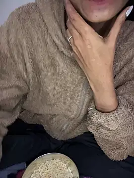 Snapshot of PARI_Hun chatting on December 28, 11:26 pm PARI Hun online show from December 28, 11:26 pm