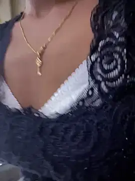 Snapshot of PARI_Hun chatting on February 16, 11:37 pm PARI Hun online show from February 16, 11:37 pm