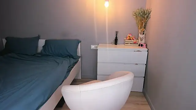 missliiaa online show from November 4, 9:52 am