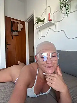 Snapshot of PaulinaSchubert1 chatting on October 23, 1:21 pm PaulinaSchubert1 online show from October 23, 1:21 pm