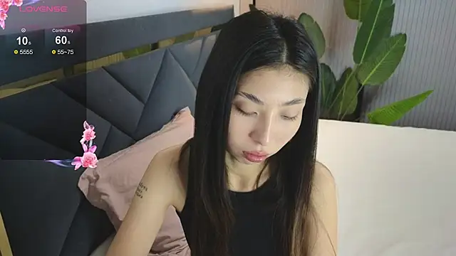 Snapshot of TrishaRey chatting on November 25, 5:18 am TrishaRey online show from November 25, 5:18 am