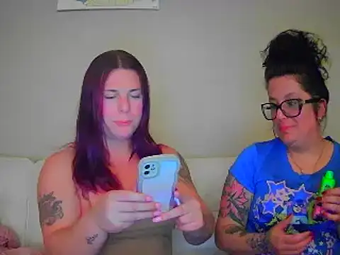 KevieWantsABoobJob online show from November 7, 12:43 am