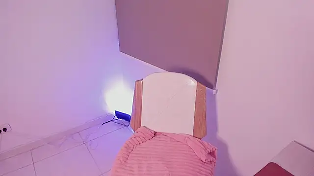 Snapshot of DAHLIA_BROWNIE chatting on March 19, 11:14 pm DAHLIA BROWNIE online show from March 19, 11:14 pm