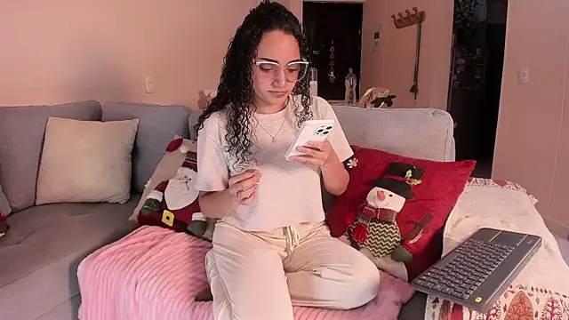 Snapshot of DAHLIA_BROWNIE chatting on December 1, 3:55 am DAHLIA BROWNIE online show from December 1, 3:55 am