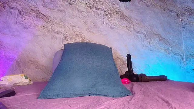 jones maddy  online show from November 15, 12:02 pm