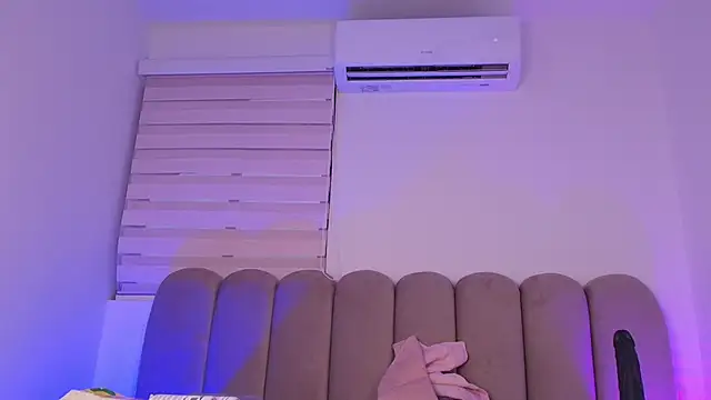 jones maddy  online show from November 20, 12:05 pm