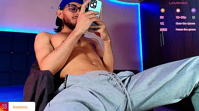 kuzzcoo online show from November 18, 2:43 pm