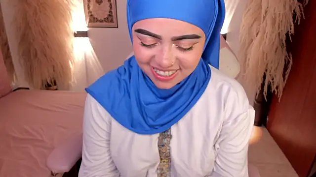 Snapshot of shayla_18 chatting on December 23, 9:18 pm shayla 18 online show from December 23, 9:18 pm