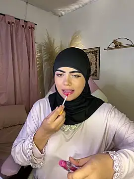 Snapshot of shayla_18 chatting on February 6, 6:08 am shayla 18 online show from February 6, 6:08 am