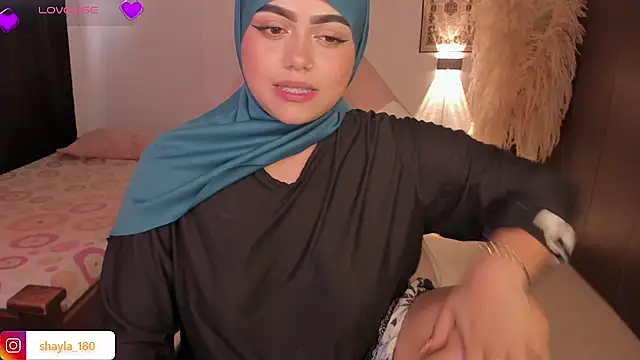 Snapshot of shayla_18 chatting on October 16, 7:37 pm shayla 18 online show from October 16, 7:37 pm