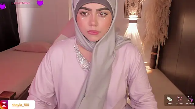 Snapshot of shayla_18 chatting on November 7, 9:37 pm shayla 18 online show from November 7, 9:37 pm