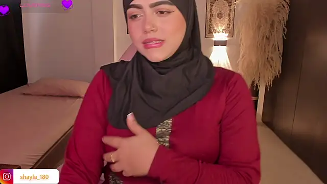 Snapshot of shayla_18 chatting on November 11, 9:15 pm shayla 18 online show from November 11, 9:15 pm