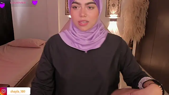 Snapshot of shayla_18 chatting on November 12, 6:41 pm shayla 18 online show from November 12, 6:41 pm