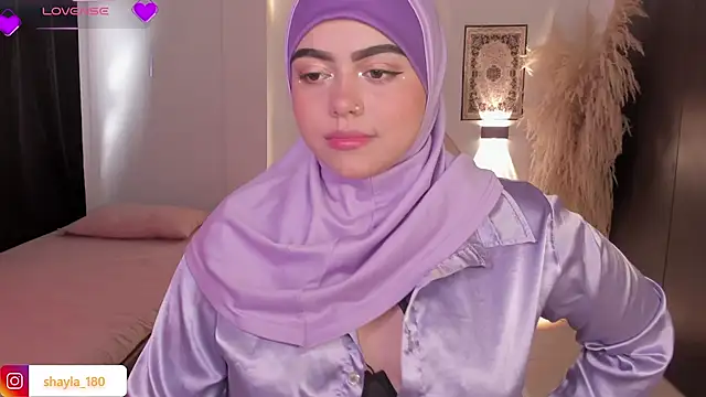 Snapshot of shayla_18 chatting on November 21, 7:23 pm shayla 18 online show from November 21, 7:23 pm