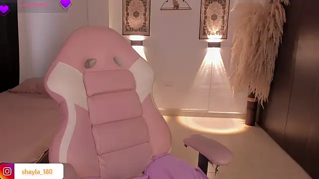 Snapshot of shayla_18 chatting on November 28, 7:49 pm shayla 18 online show from November 28, 7:49 pm