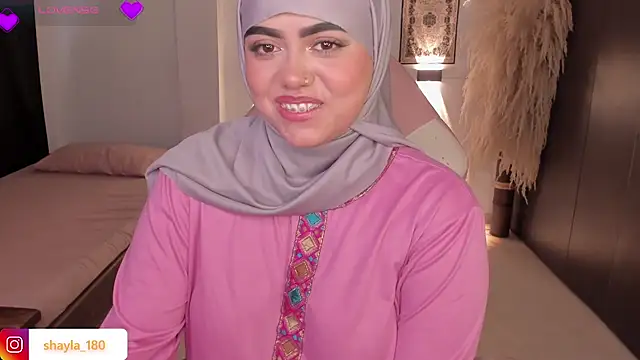 Snapshot of shayla_18 chatting on December 1, 9:42 pm shayla 18 online show from December 1, 9:42 pm