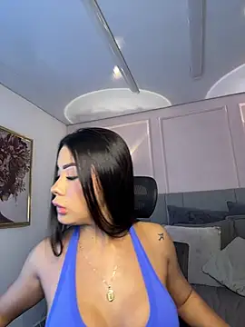 Snapshot of Miss_blue69 chatting on May 5, 1:35 am Miss blue69 online show from May 5, 1:35 am