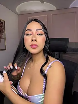 Snapshot of Miss_blue69 chatting on June 7, 1:43 am Miss blue69 online show from June 7, 1:43 am
