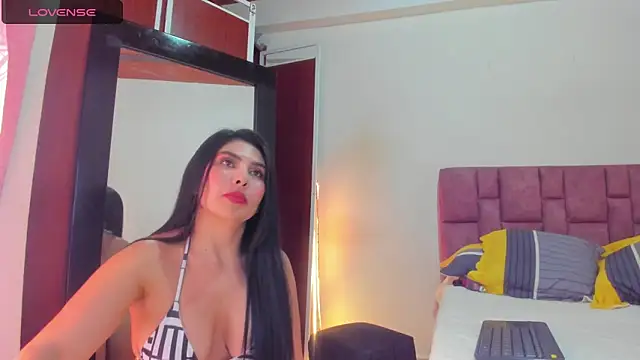 Snapshot of SunnyLeonz chatting on March 6, 1:37 am SunnyLeonz online show from March 6, 1:37 am