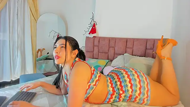 Snapshot of SunnyLeonz chatting on December 14, 2:06 am SunnyLeonz online show from December 14, 2:06 am