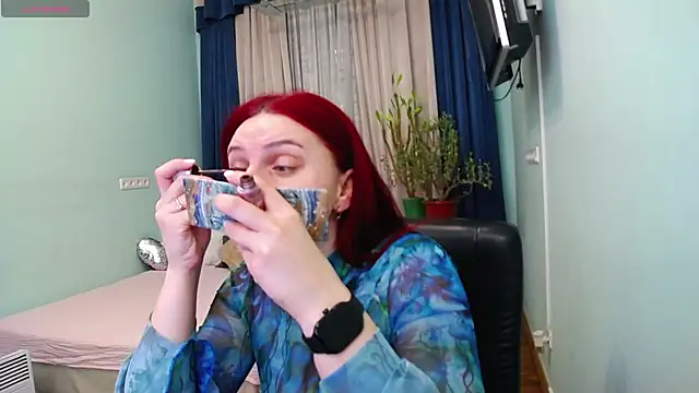Snapshot of NikaLee chatting on March 18, 7:52 am NikaLee online show from March 18, 7:52 am