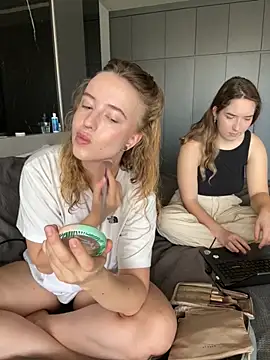 Nura n Sarah online show from September 17, 3:08 am