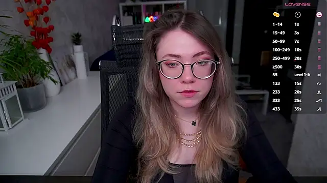 RemyCute online show from April 28, 3:39 pm