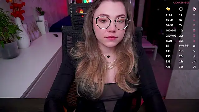RemyCute online show from May 3, 3:40 pm