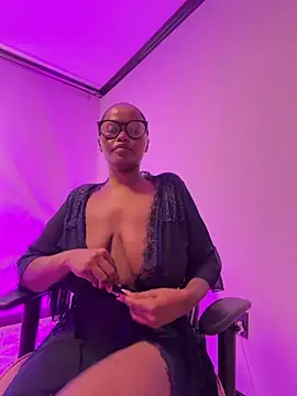 Snapshot of Neelo-Smith chatting on June 4, 6:41 am Neelo-Smith online show from June 4, 6:41 am