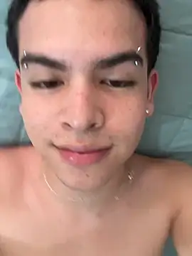 Snapshot of Blum_icee chatting on February 4, 7:44 pm Blum icee online show from February 4, 7:44 pm