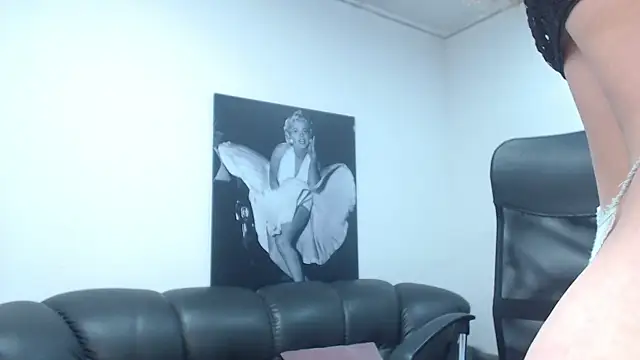 camilleDiaz16 online show from December 16, 8:25 pm