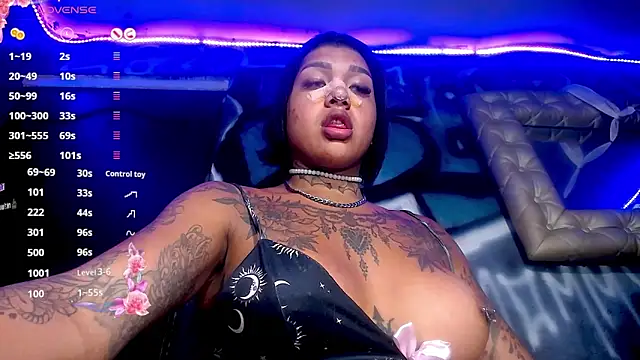 Snapshot of IsabellBigtitsxx chatting on February 13, 9:44 pm IsabellBigtitsxx online show from February 13, 9:44 pm