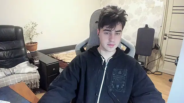 Snapshot of Knuckles17 chatting on December 4, 11:08 am Knuckles17 online show from December 4, 11:08 am