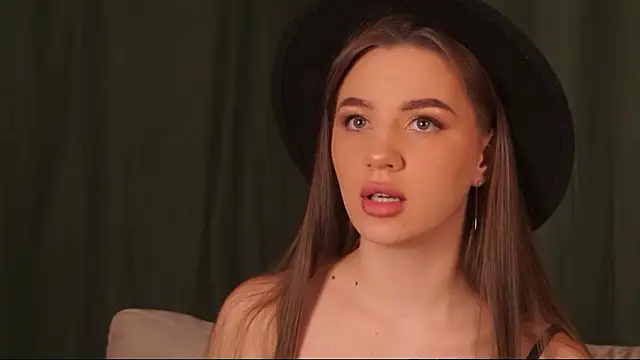 MaryHillty online show from December 5, 11:49 am