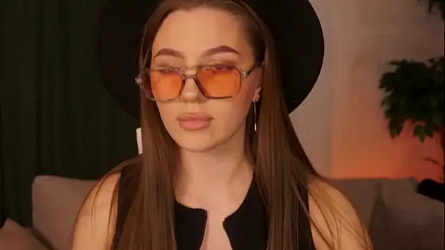 MaryHillty online show from December 6, 12:16 pm