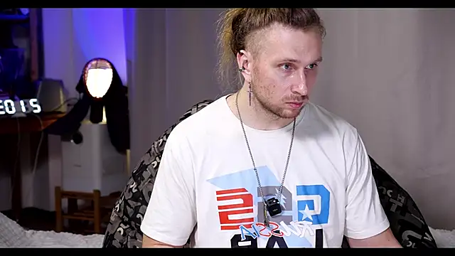 Snapshot of rusbigpaul chatting on December 18, 6:03 pm rusbigpaul online show from December 18, 6:03 pm