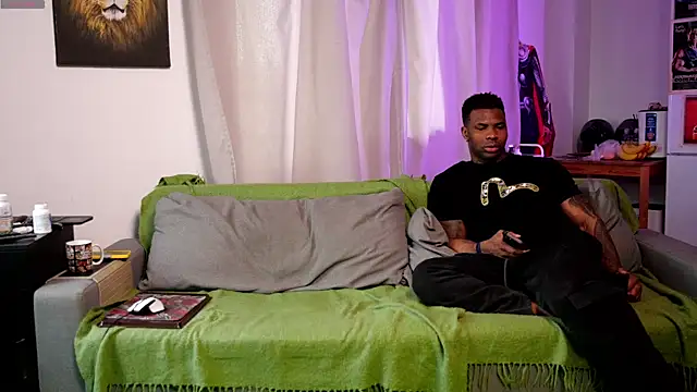 Snapshot of rusbigpaul chatting on May 29, 6:33 am rusbigpaul online show from May 29, 6:33 am