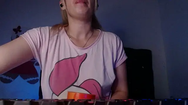 69liamilk69 online show from January 13, 3:45 am