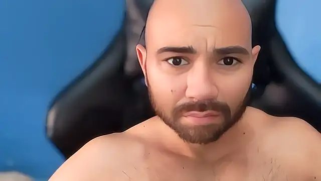 Snapshot of ElmaCannon chatting on February 19, 9:25 pm ElmaCannon online show from February 19, 9:25 pm