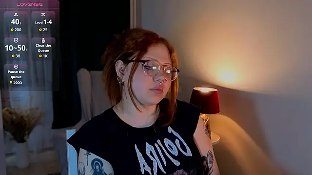 Snapshot of bitchofsun_ chatting on April 17, 7:28 pm bitchofsun online show from April 17, 7:28 pm