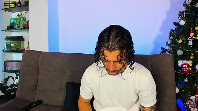 Twisted Fantasy online show from December 15, 9:09 pm