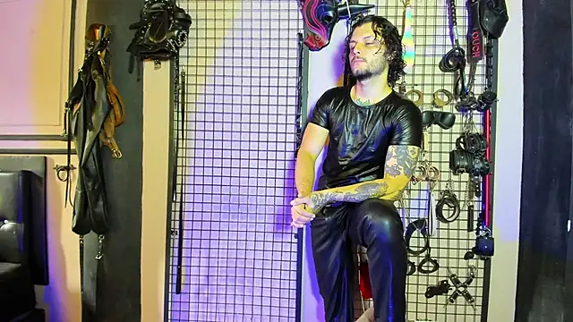 Twisted Fantasy online show from December 24, 2:33 pm